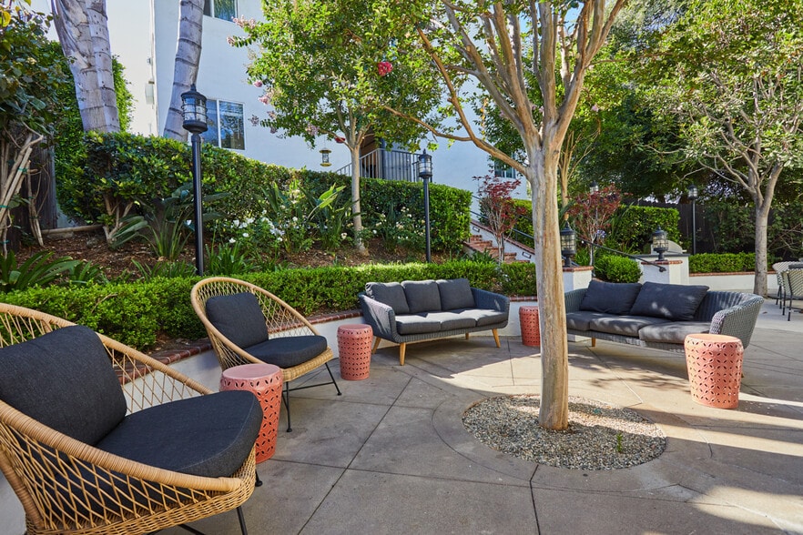 1037 Hyperion Ave, Los Angeles, CA for sale - Building Photo - Image 2 of 6