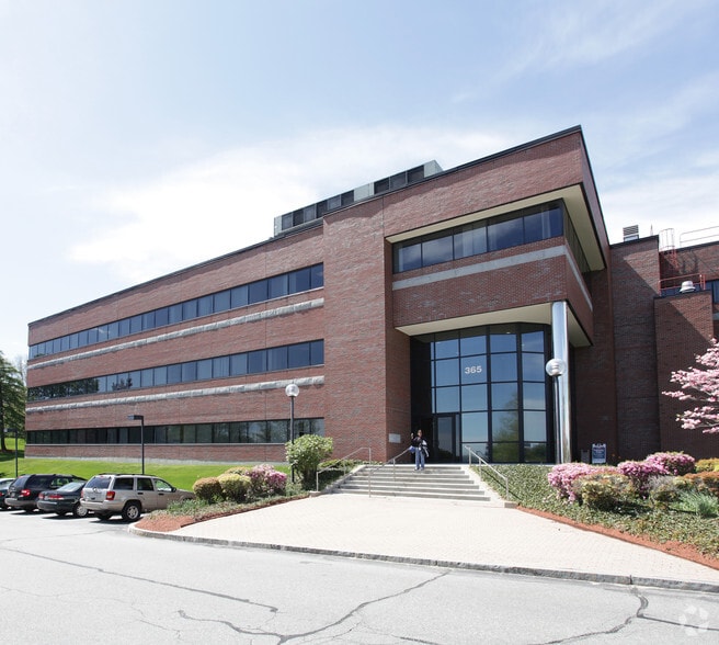 365 Plantation St, Worcester, MA for lease - Building Photo - Image 2 of 6