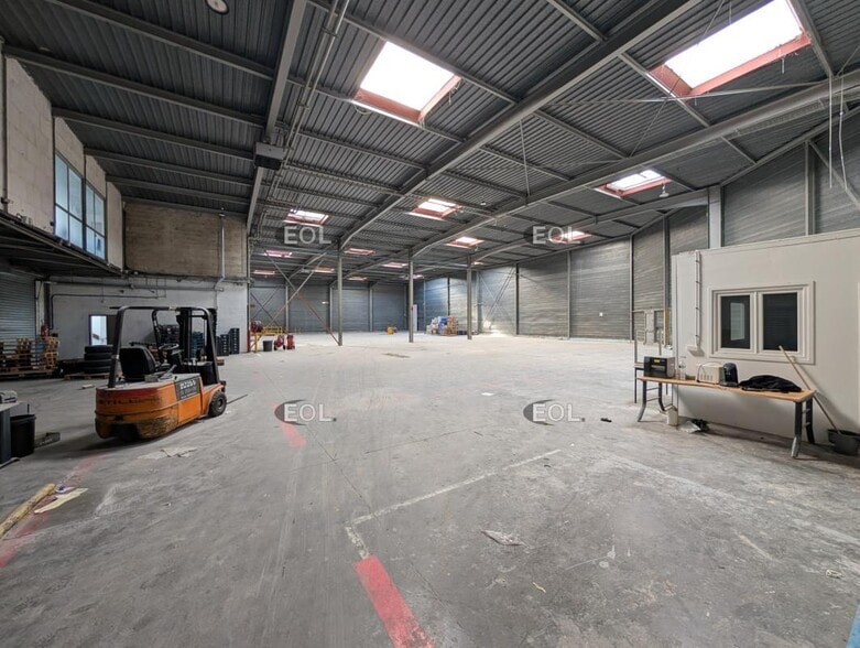 Industrial in Orly for lease - Building Photo - Image 3 of 9