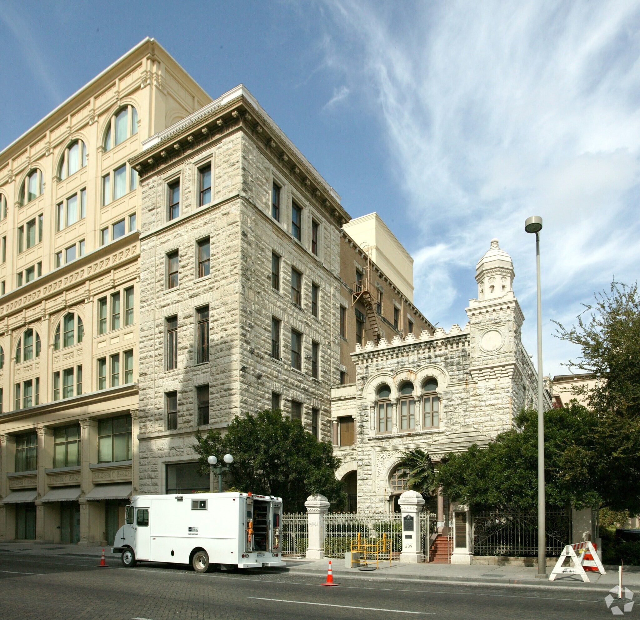 235 E Commerce St, San Antonio, TX for lease Building Photo- Image 1 of 4