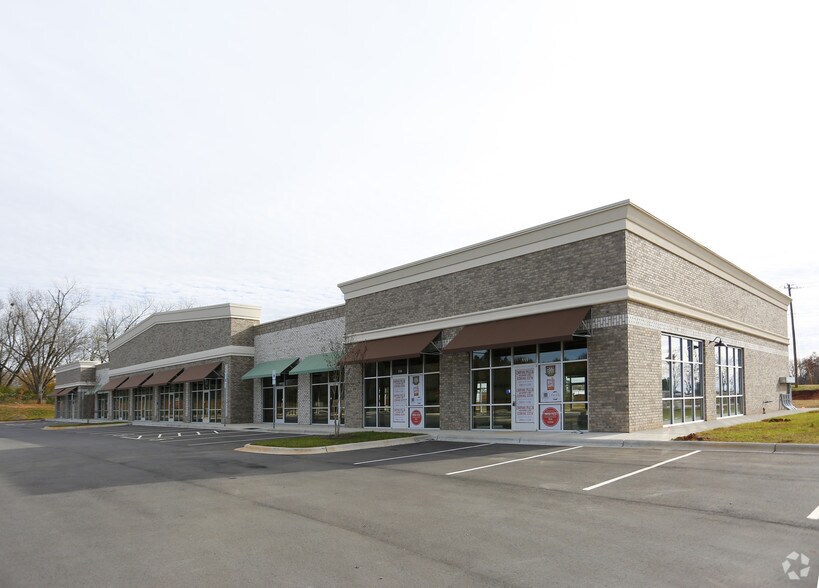 1218 Rosemont Dr, Fort Mill, SC à vendre - Photo principale - Image 1 de 1