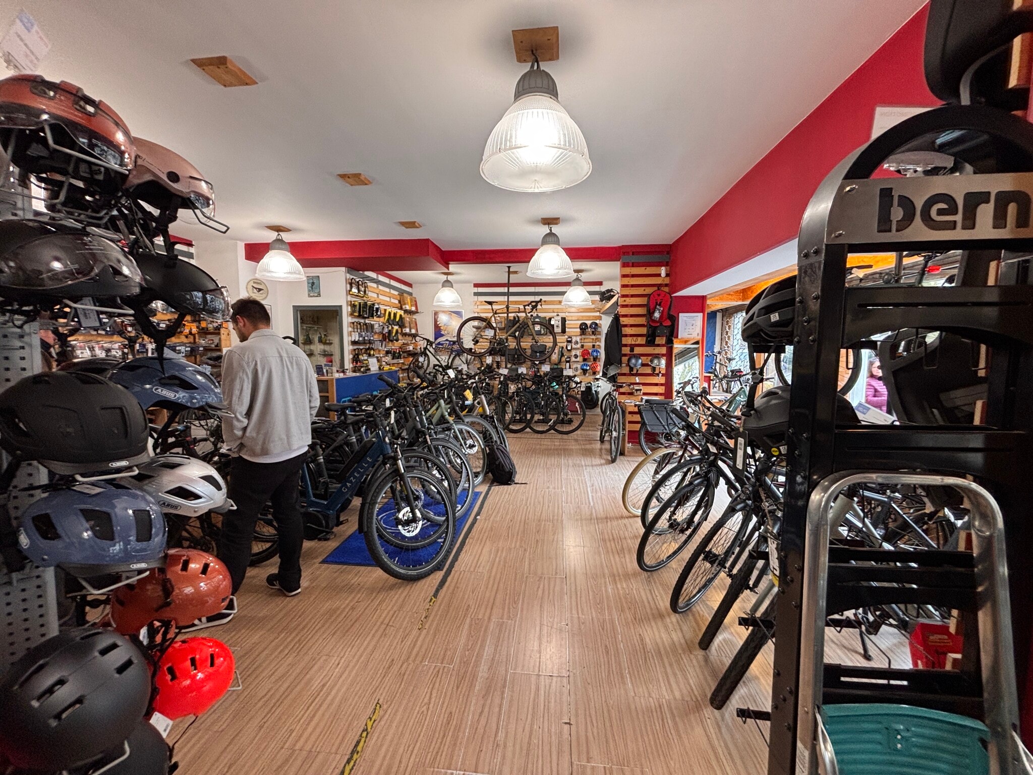 48-58 Quai De Jemmapes, Paris for lease Interior Photo- Image 1 of 2