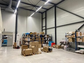 Flex dans Saint-Priest à louer Photo du bâtiment- Image 2 de 3