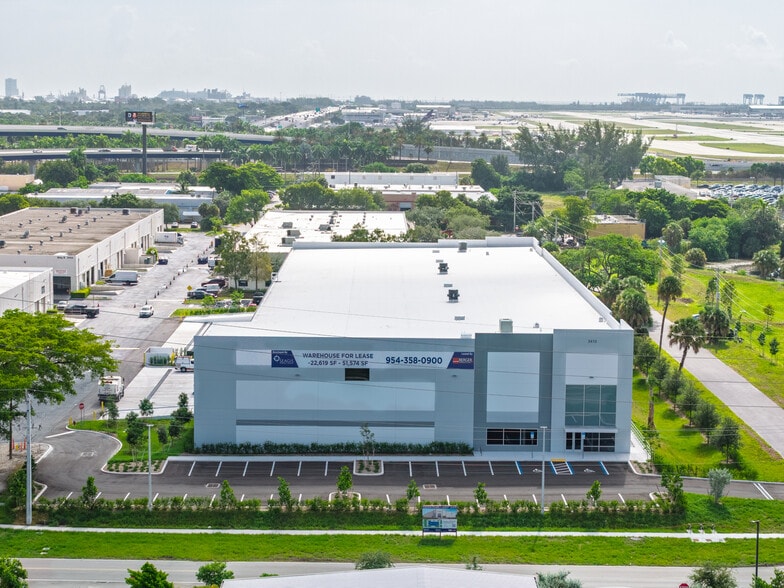 3410 SW 26th Ter, Fort Lauderdale, FL for lease - Building Photo - Image 3 of 20