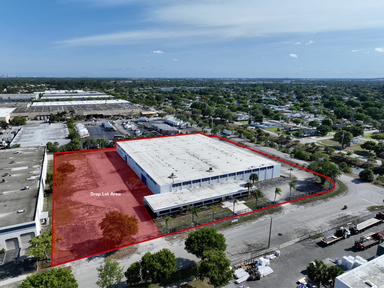 1600 Nw 165th St, Miami, FL for lease - Building Photo - Image 1 of 1