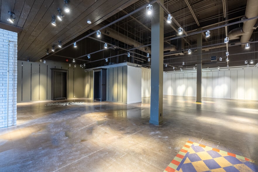 7500 Lundy's Ln, Niagara Falls, ON for lease - Building Photo - Image 3 of 9