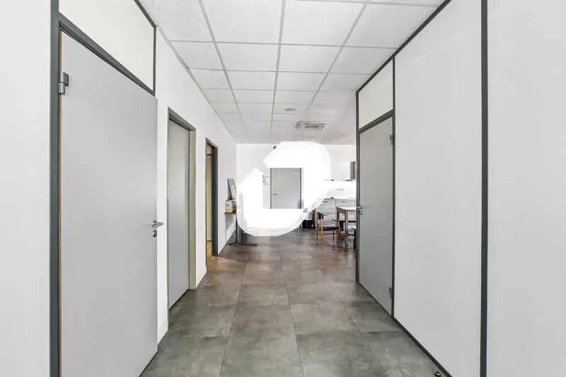 Flex in Tremblay-en-France for lease - Building Photo - Image 2 of 16