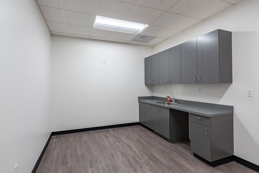 19295-19375 NE Riverside Pky, Portland, OR à louer - Photo du bâtiment - Image 3 de 6