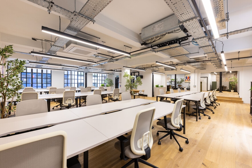 7-10 Charlotte Mews, London for lease - Building Photo - Image 1 of 11