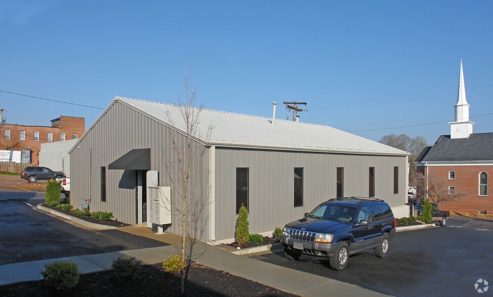 106 E Main St, Easley, SC à louer - Photo du bâtiment - Image 2 de 2