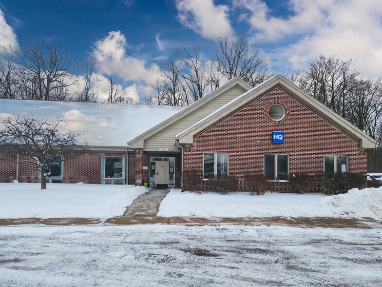 2479 Woodlake Cir, Okemos, MI à louer - Photo du bâtiment - Image 3 de 10