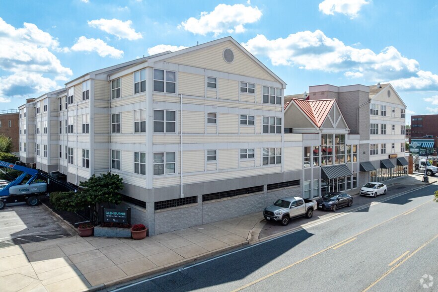 201 N Crain Hwy, Glen Burnie, MD à vendre - Photo du bâtiment - Image 3 de 4