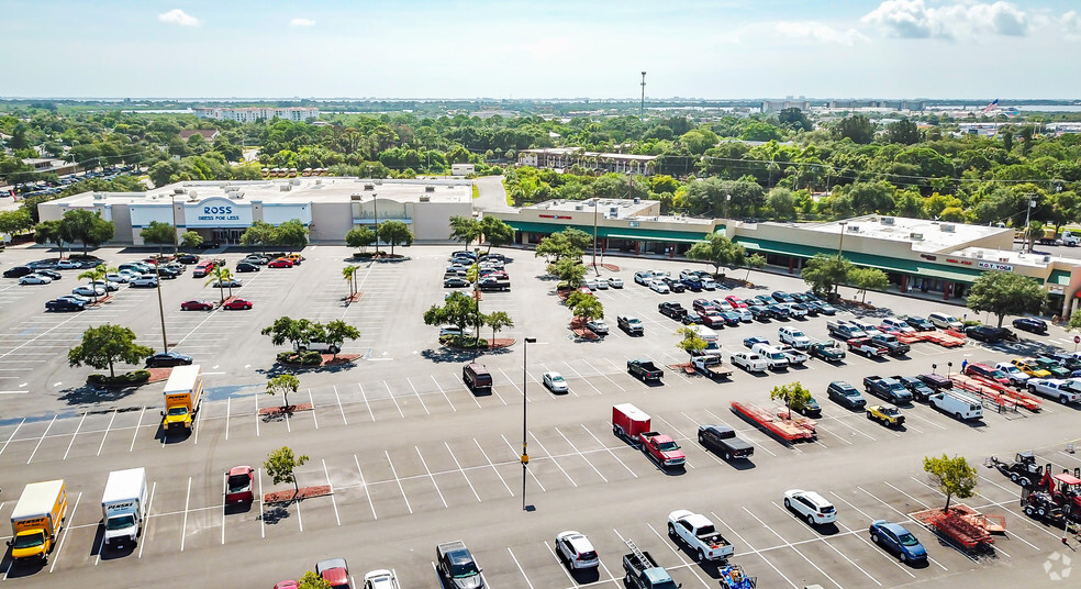 85-117 E Merritt Ave, Merritt Island, FL for lease - Primary Photo - Image 1 of 9