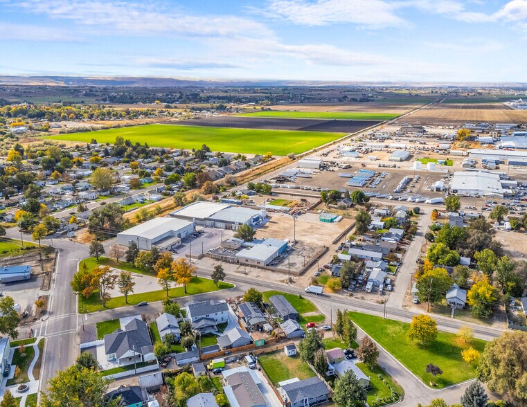 724 Paynter Ave, Caldwell, ID à louer - Photo du bâtiment - Image 2 de 8