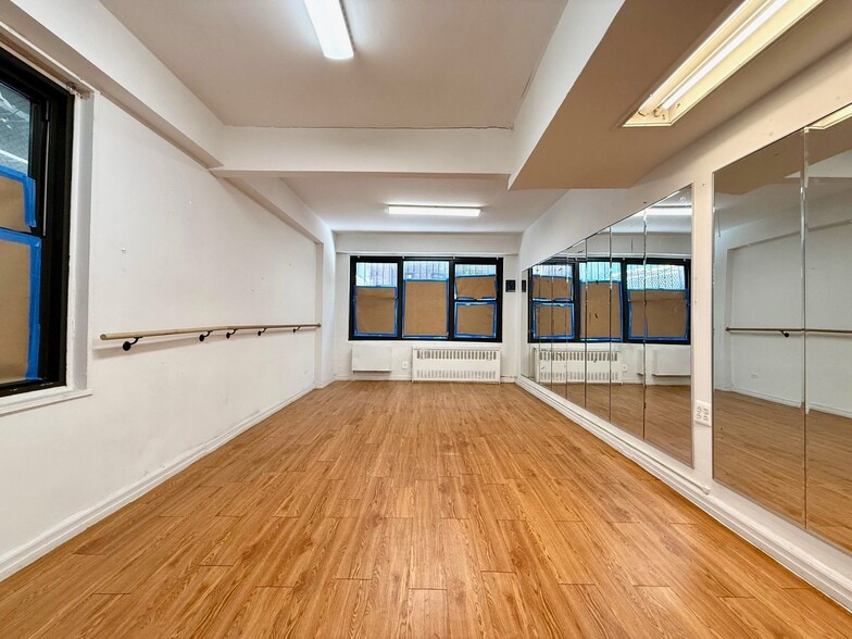 160 Parkside Ave, Brooklyn, NY for lease - Building Photo - Image 2 of 19
