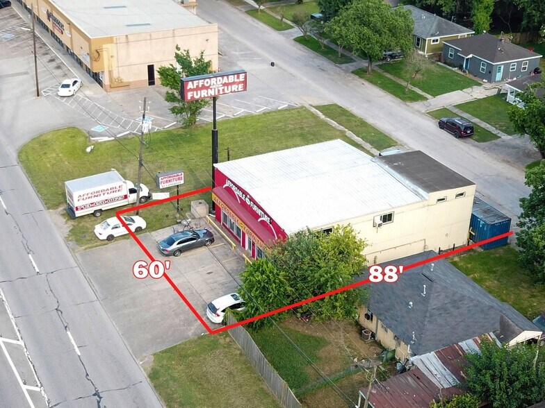 10722 E I-10 Fwy, Houston, TX à vendre - Photo du bâtiment - Image 3 de 24