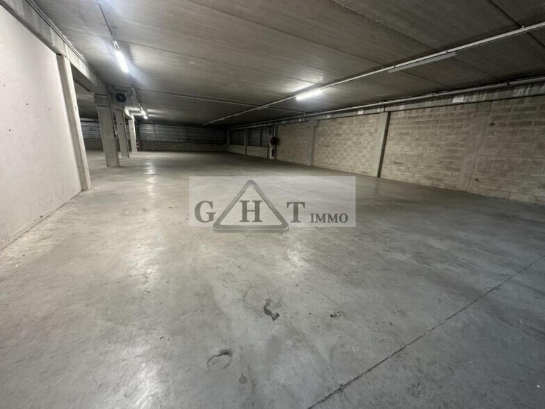 Industrial in Créteil for lease - Building Photo - Image 3 of 6