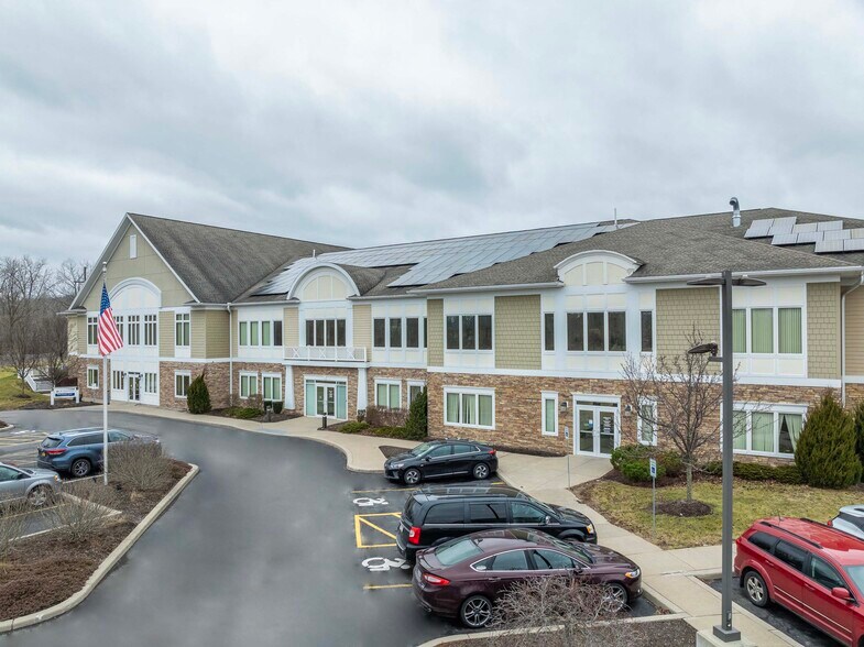 229 Parrish St, Canandaigua, NY à louer - Photo du bâtiment - Image 2 de 16