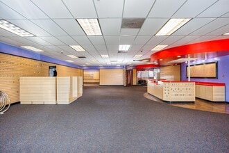 8201 SE Powell Blvd, Portland, OR for lease Building Photo- Image 2 of 11