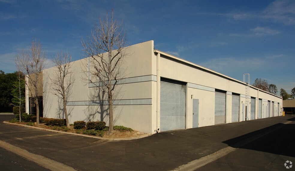 363 Cliffwood Park St, Brea, CA à louer - Photo du bâtiment - Image 3 de 17