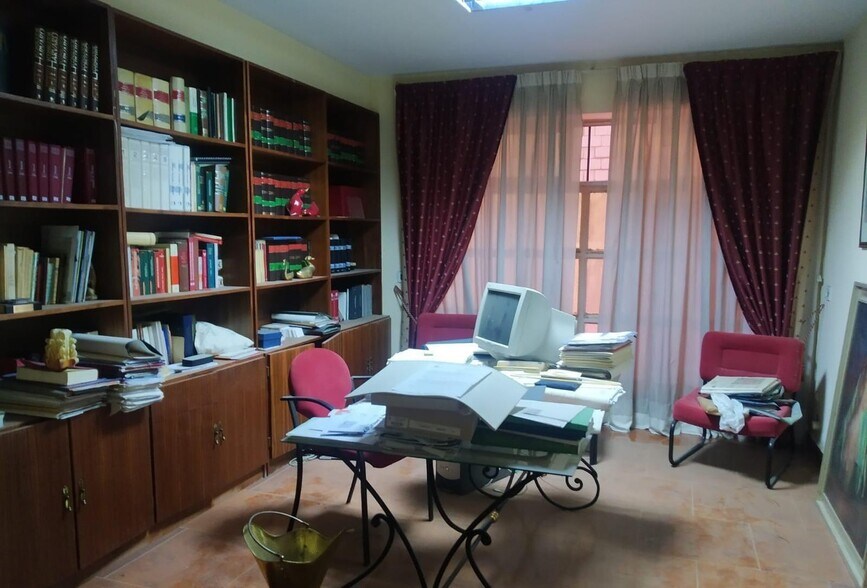 Office in Cáceres, Cáceres for sale - Building Photo - Image 2 of 5