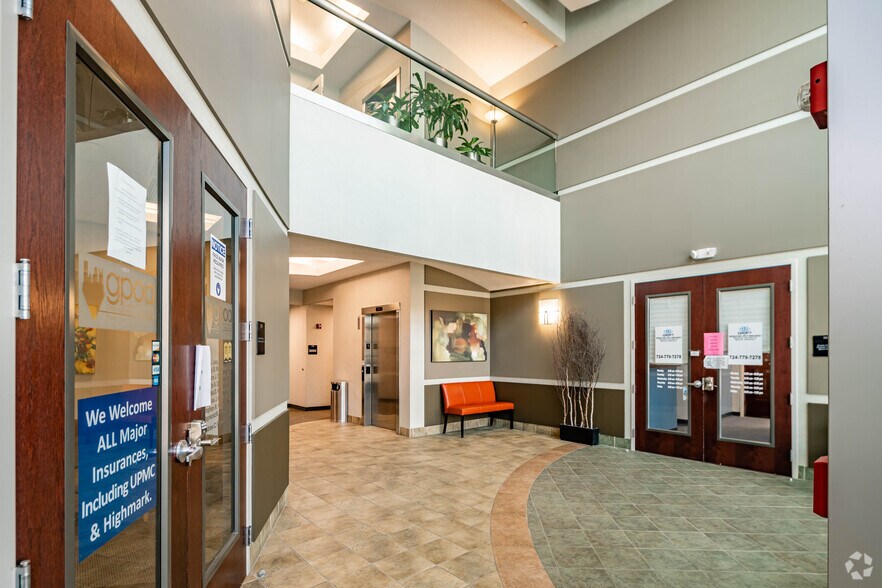 144 Emeryville Dr, Cranberry Township, PA à louer - Hall d’entrée - Image 3 de 6