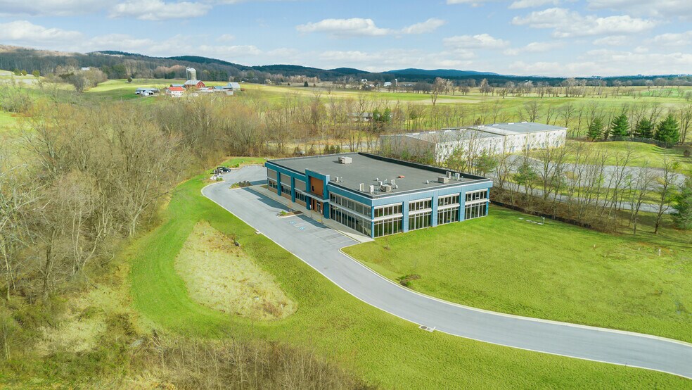 4102 Harvard Pl, Frederick, MD à louer - Photo du bâtiment - Image 2 de 3