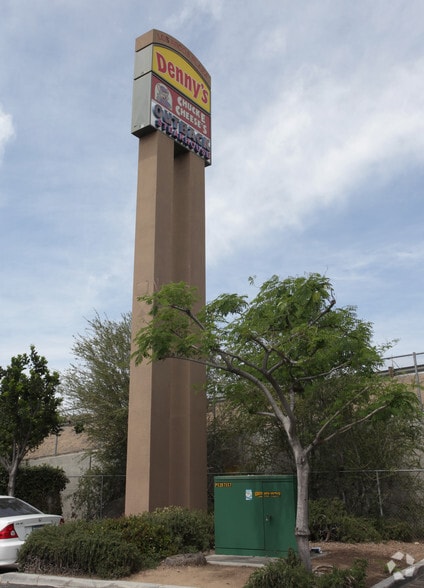 151-195 N Mckinley St, Corona, CA for lease - Building Photo - Image 2 of 5