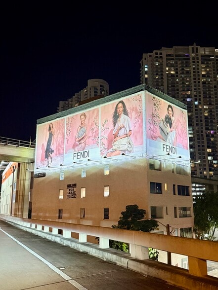 111 SW 3rd St, Miami, FL for lease - Building Photo - Image 2 of 24