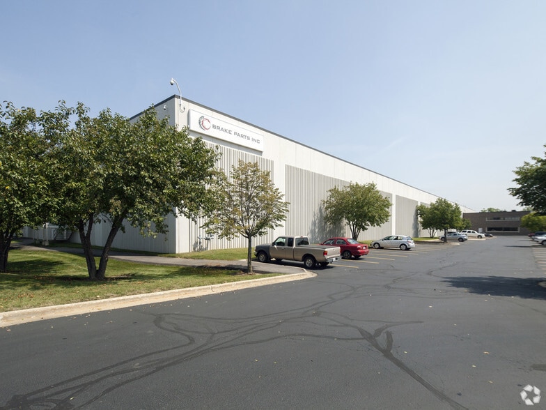 1100 Corporate Dr, McHenry, IL for lease - Primary Photo - Image 2 of 18