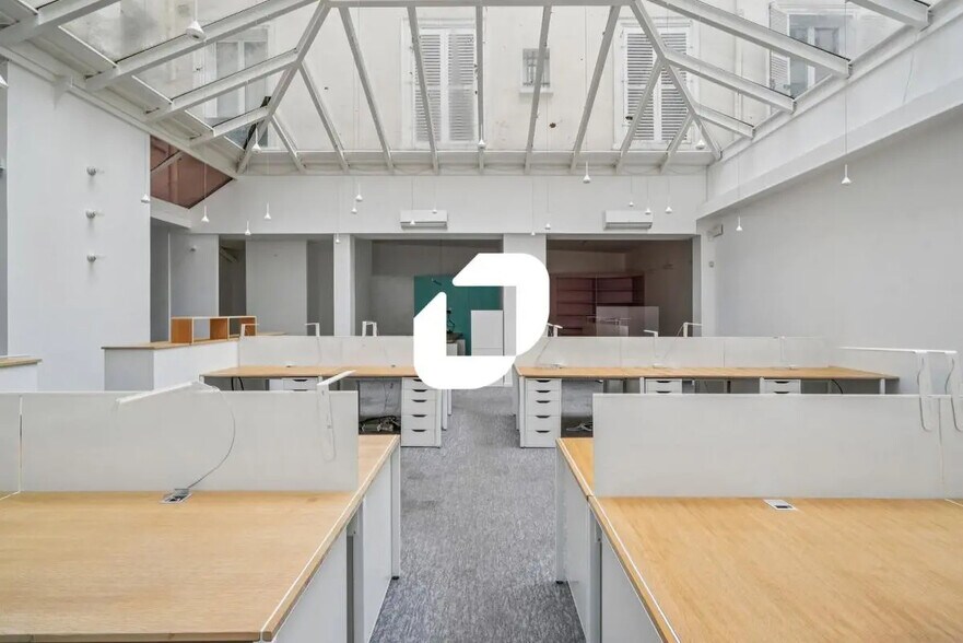 Bureau dans Paris à louer - Photo du bâtiment - Image 3 de 12