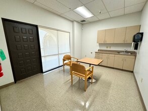 1900 Mariposa Mall, Fresno, CA for lease Interior Photo- Image 1 of 5