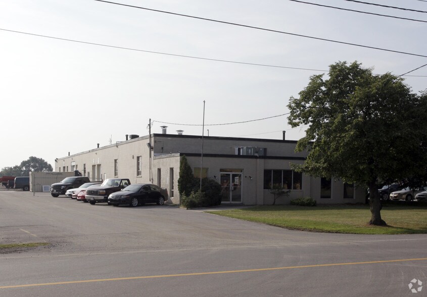 450 Wyecroft Rd, Oakville, ON for sale - Building Photo - Image 1 of 1