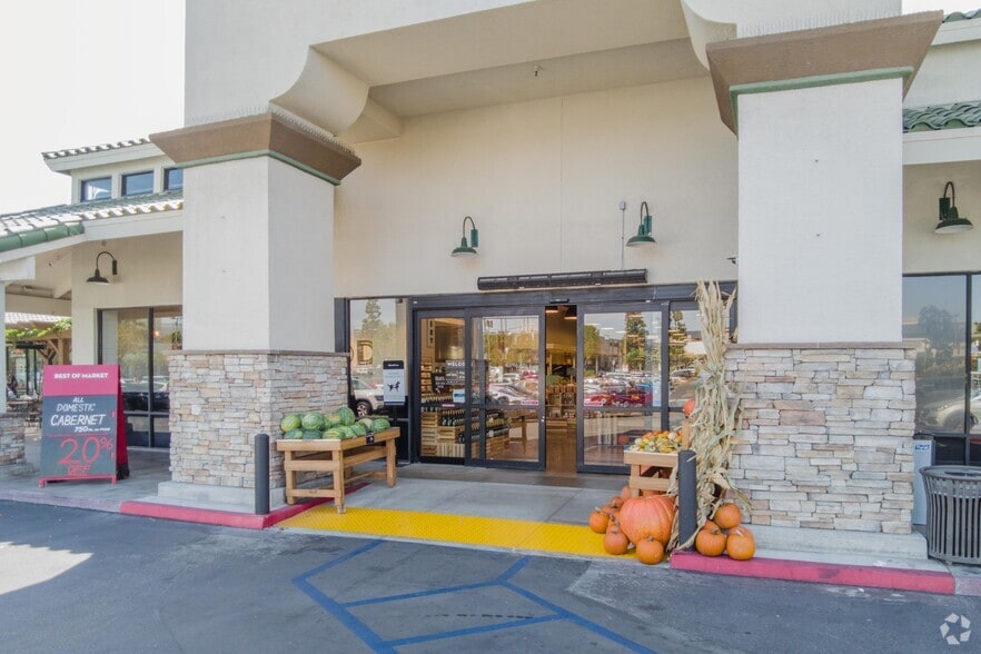 1570 E Rosecrans Ave, Manhattan Beach, CA for lease - Building Photo - Image 3 of 4