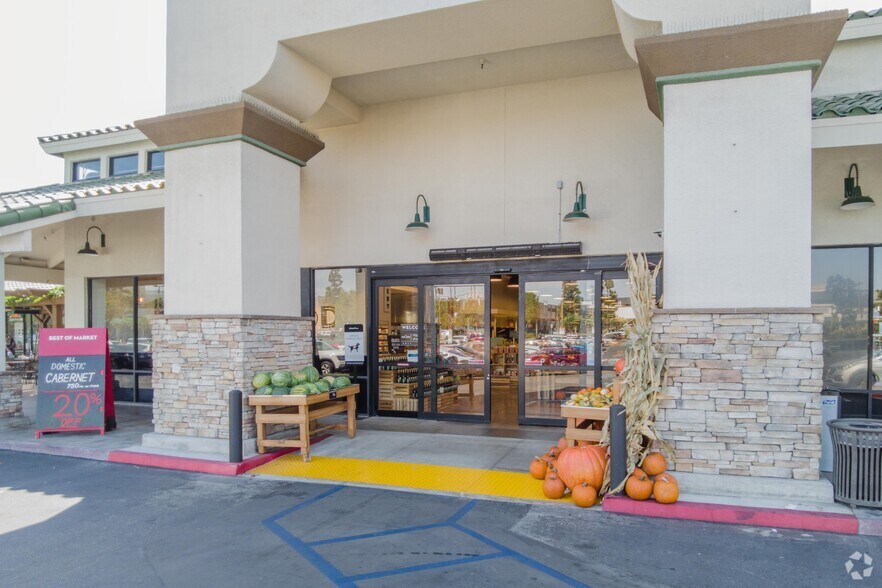 1570 E Rosecrans Ave, Manhattan Beach, CA à louer - Photo du bâtiment - Image 3 de 4