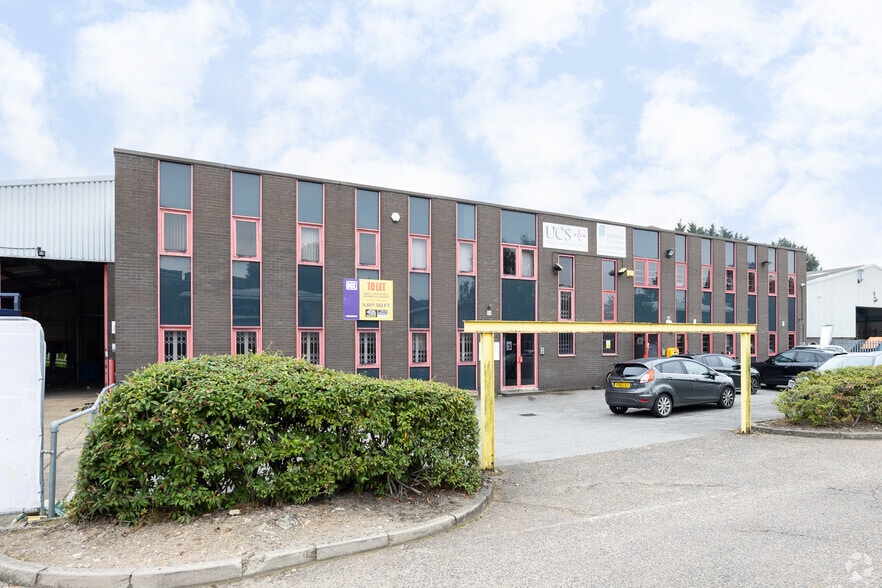 Downmill Rd, Bracknell for lease - Building Photo - Image 2 of 2