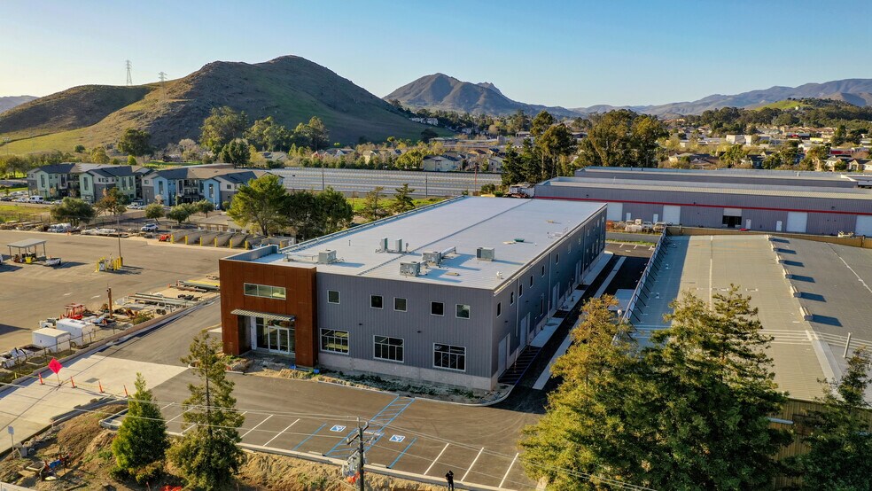 860 Industrial Way, San Luis Obispo, CA à louer - Aérien - Image 2 de 36