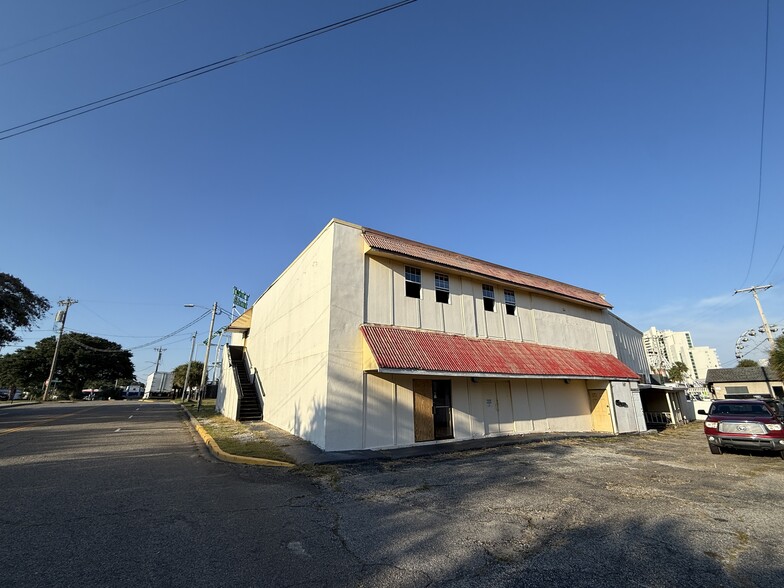 415 Yaupon Cir, Myrtle Beach, SC for sale - Building Photo - Image 2 of 9