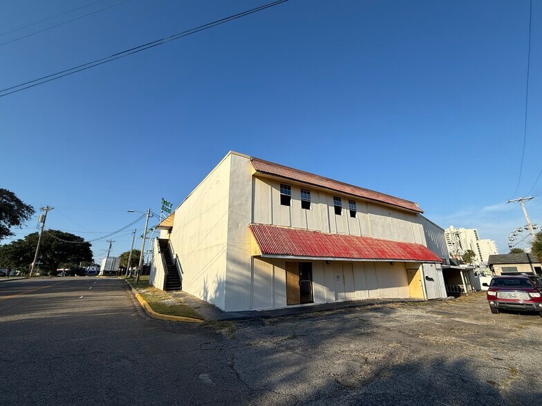 415 Yaupon Cir, Myrtle Beach, SC à vendre - Photo du bâtiment - Image 2 de 9