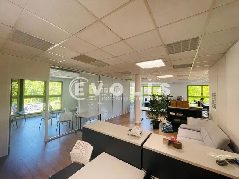 Office in Lognes for lease - Interior Photo - Image 2 of 5