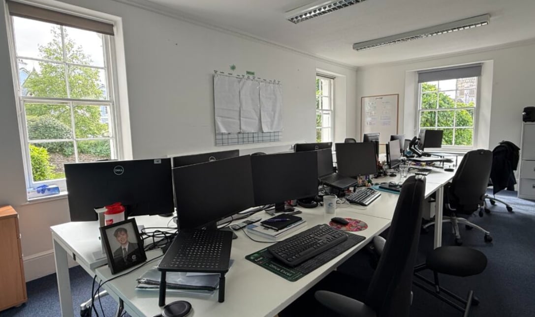 45 Devon Sq, Newton Abbot for lease Interior Photo- Image 1 of 2