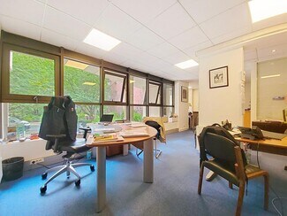 Plus de détails pour Multi-résidentiel à vendre