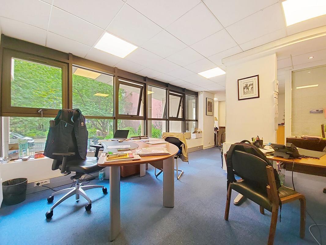Immeuble residentiel dans Levallois-Perret à vendre Photo du bâtiment- Image 1 de 11