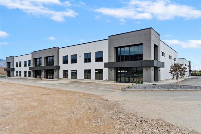 Plus de détails pour 1166 N 2000 W, Farr West, UT - Local d'activités à louer