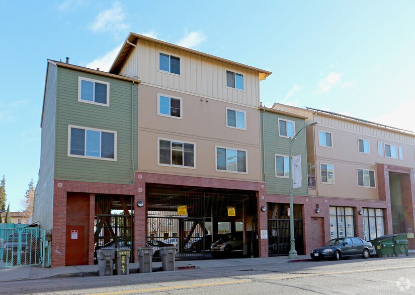 2530 International Blvd, Oakland, CA à louer - Photo du bâtiment - Image 2 de 3