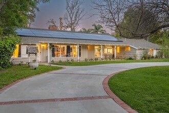 5932 Lubao Ave, Woodland Hills, CA à louer Photo intérieure- Image 2 de 19