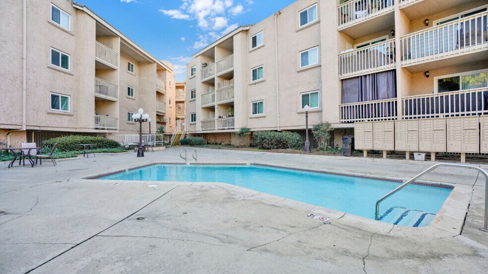 5555 N Long Beach Blvd, Long Beach, CA à vendre - Photo principale - Image 1 de 10