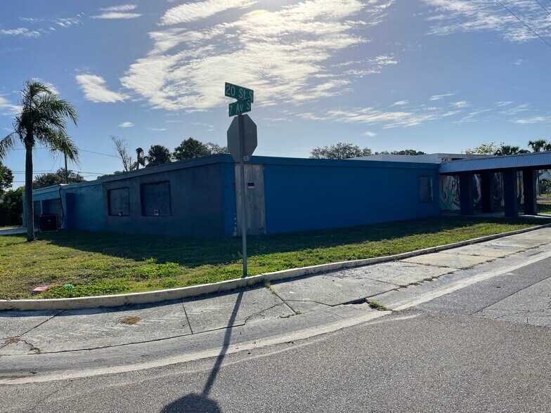 1940 7th Ave S, Saint Petersburg, FL à louer - Photo du bâtiment - Image 2 de 38