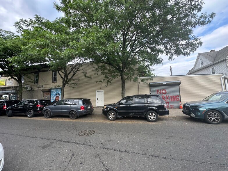 13502 Rockaway Blvd, Jamaica, NY à vendre - Photo du bâtiment - Image 2 de 15