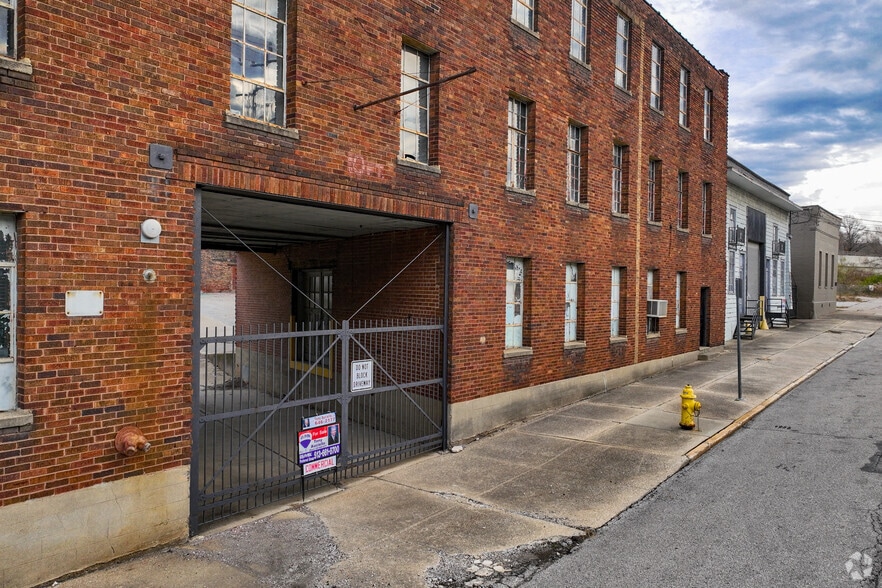 2624 Colerain Ave, Cincinnati, OH for lease - Building Photo - Image 2 of 11